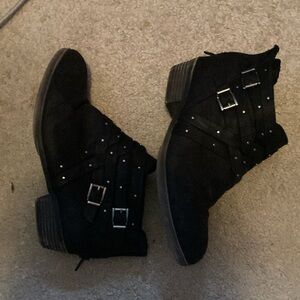 SO women’s suede black booties